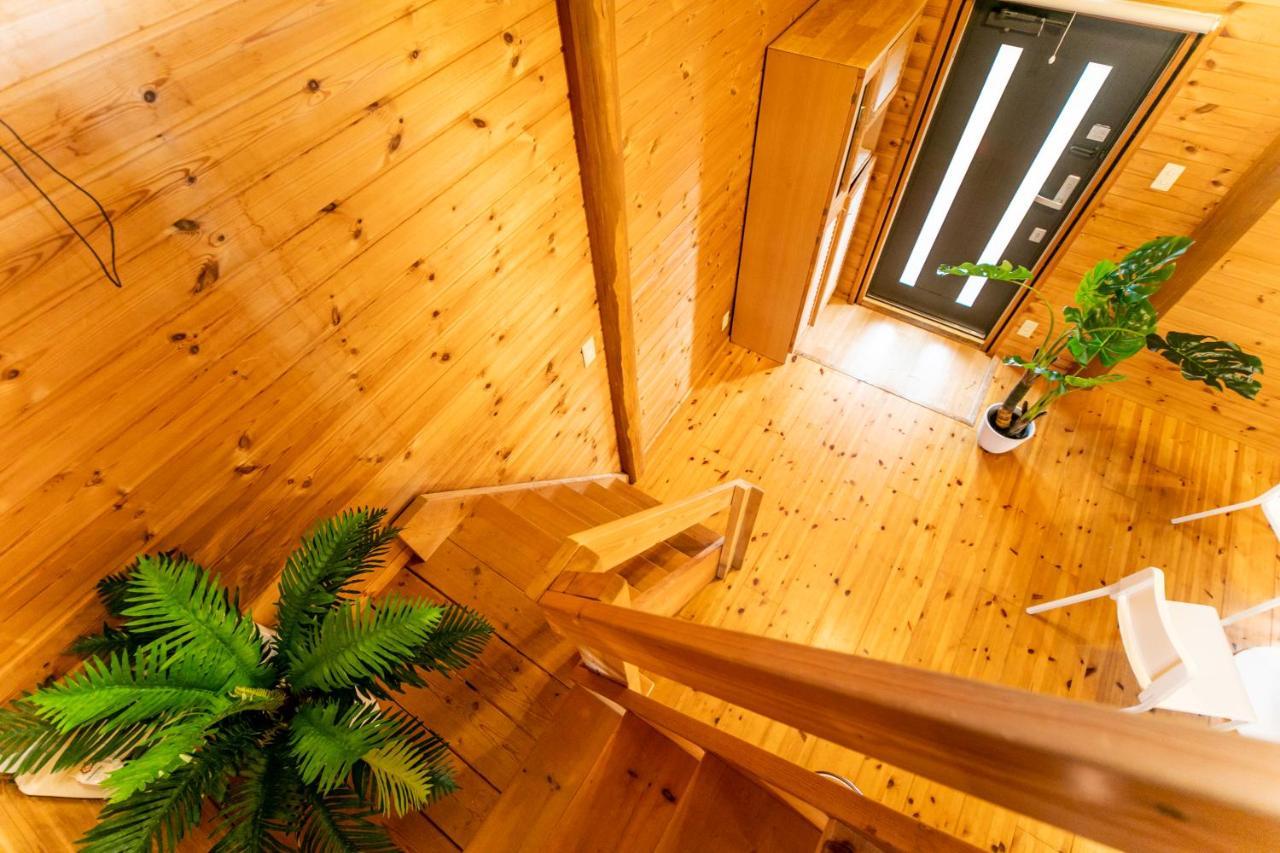Seaside Log House *